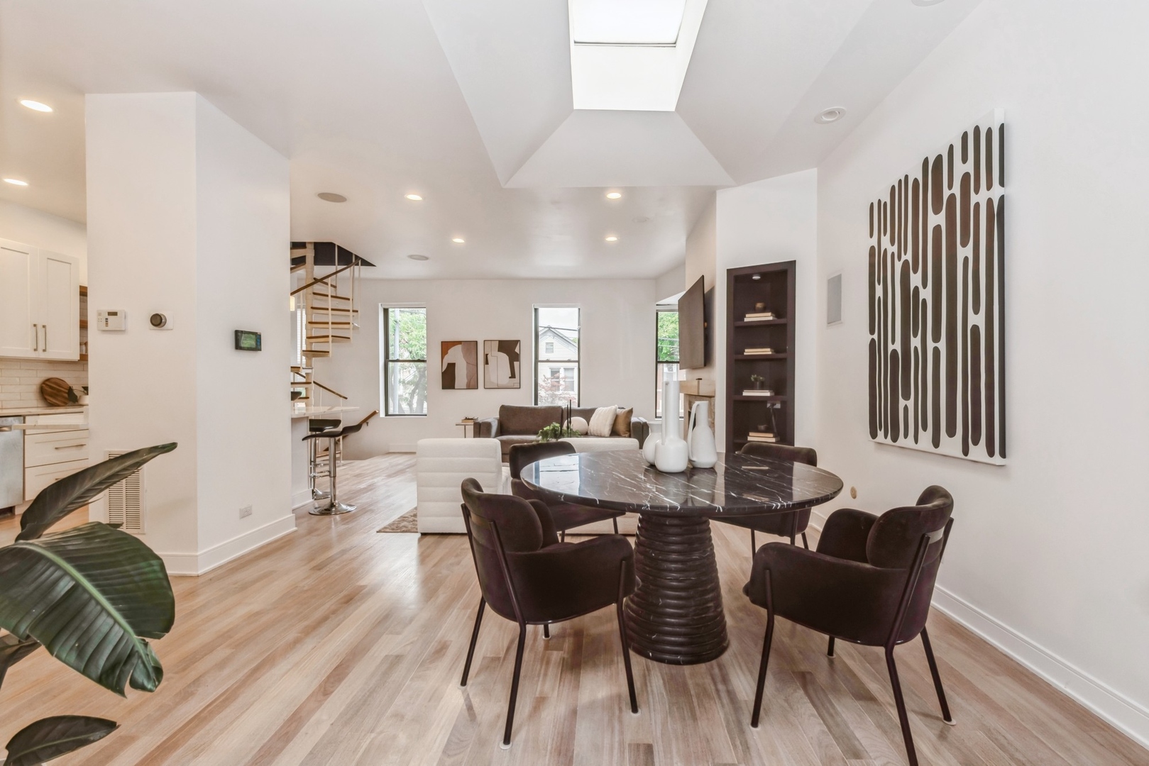 1349 W Webster Avenue Unit: 5