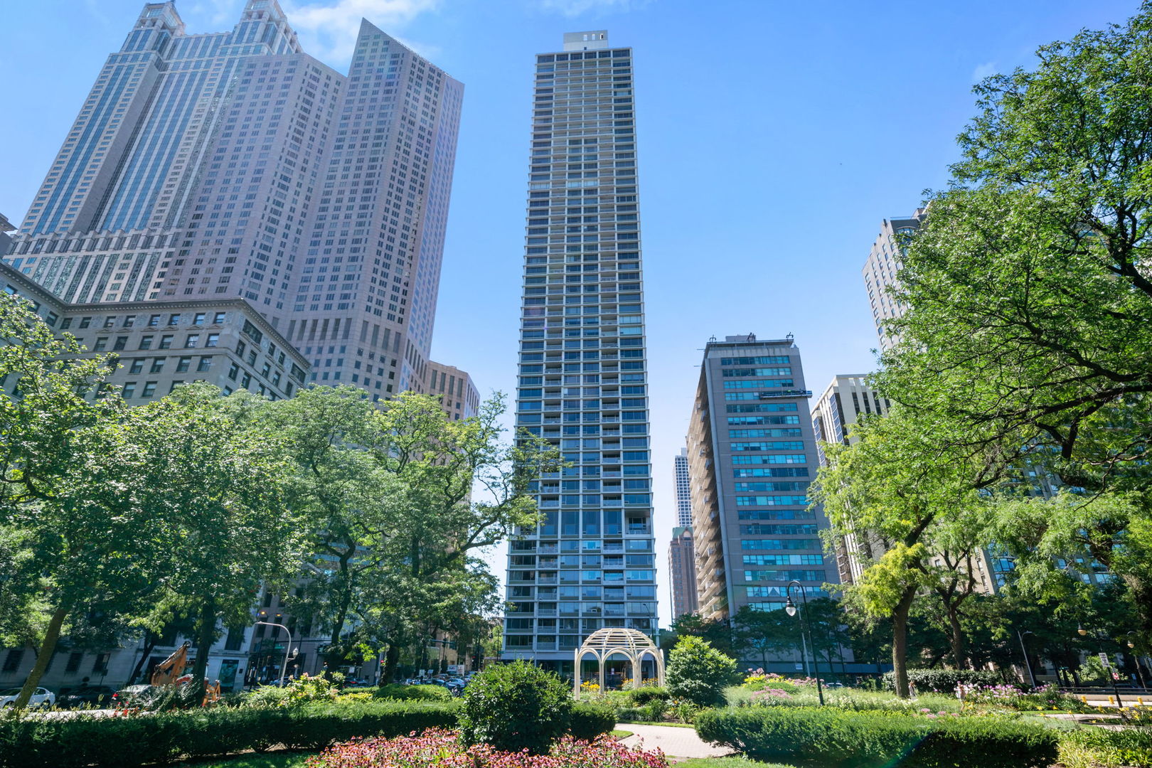 1000 N LAKE SHORE Plaza Unit: 39C