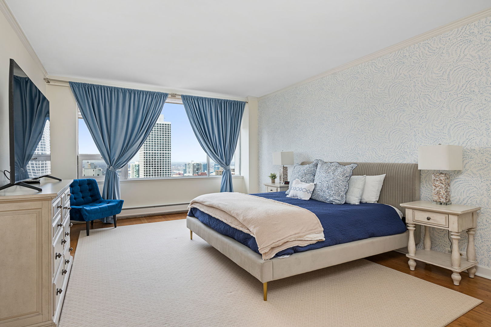 1000 N LAKE SHORE Plaza Unit: 39C