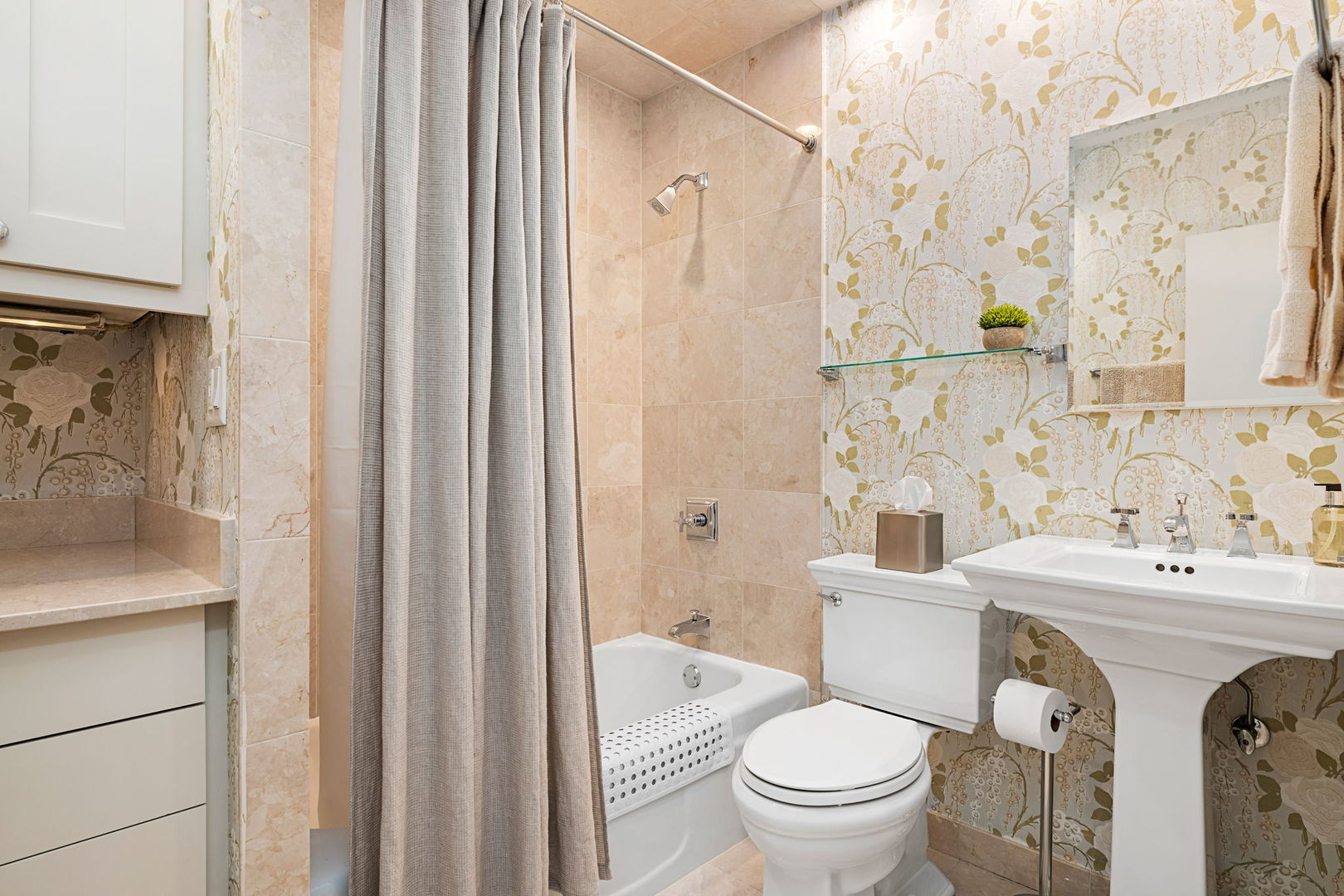 1000 N LAKE SHORE Plaza Unit: 39C