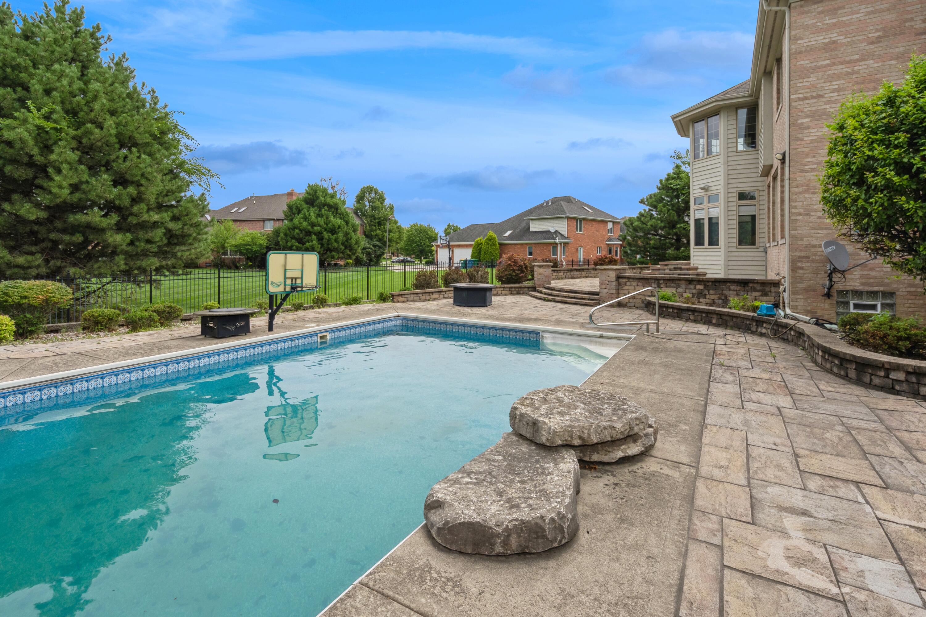 1913 Briarwood Circle