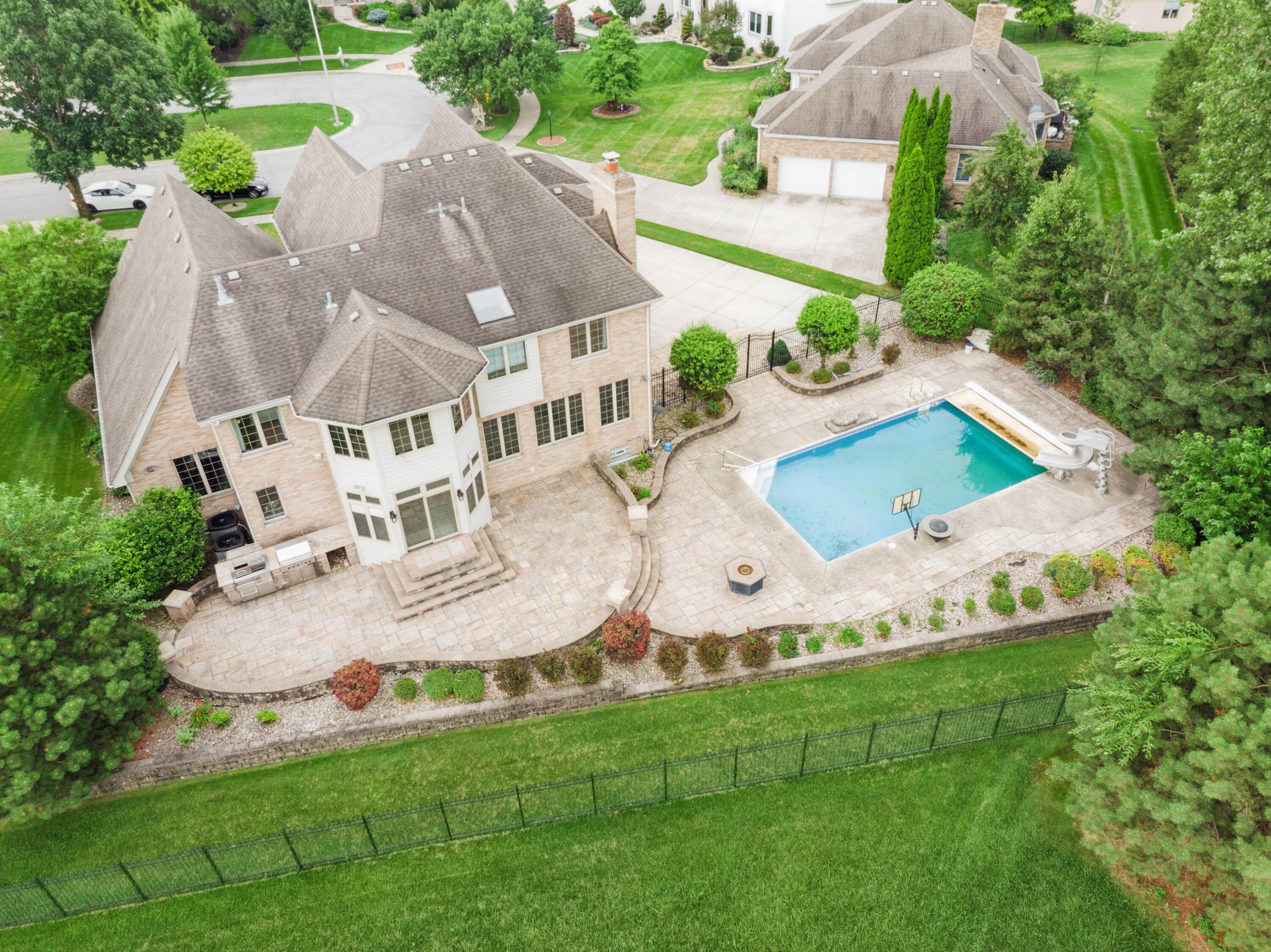 1913 Briarwood Circle