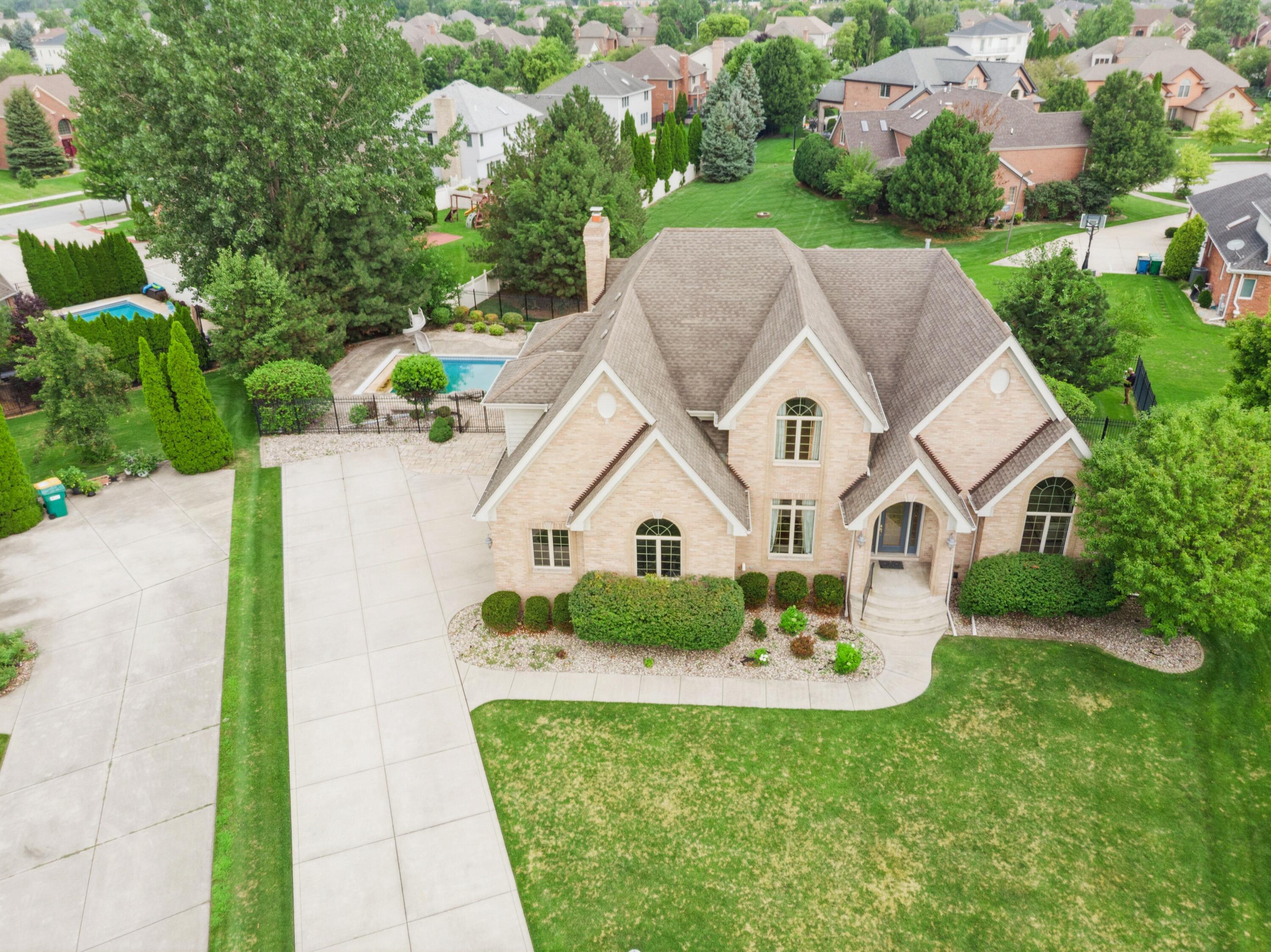 1913 Briarwood Circle