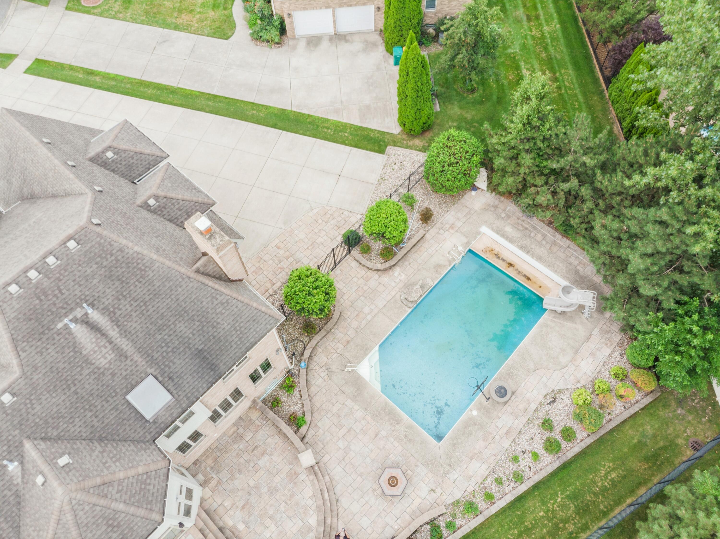 1913 Briarwood Circle