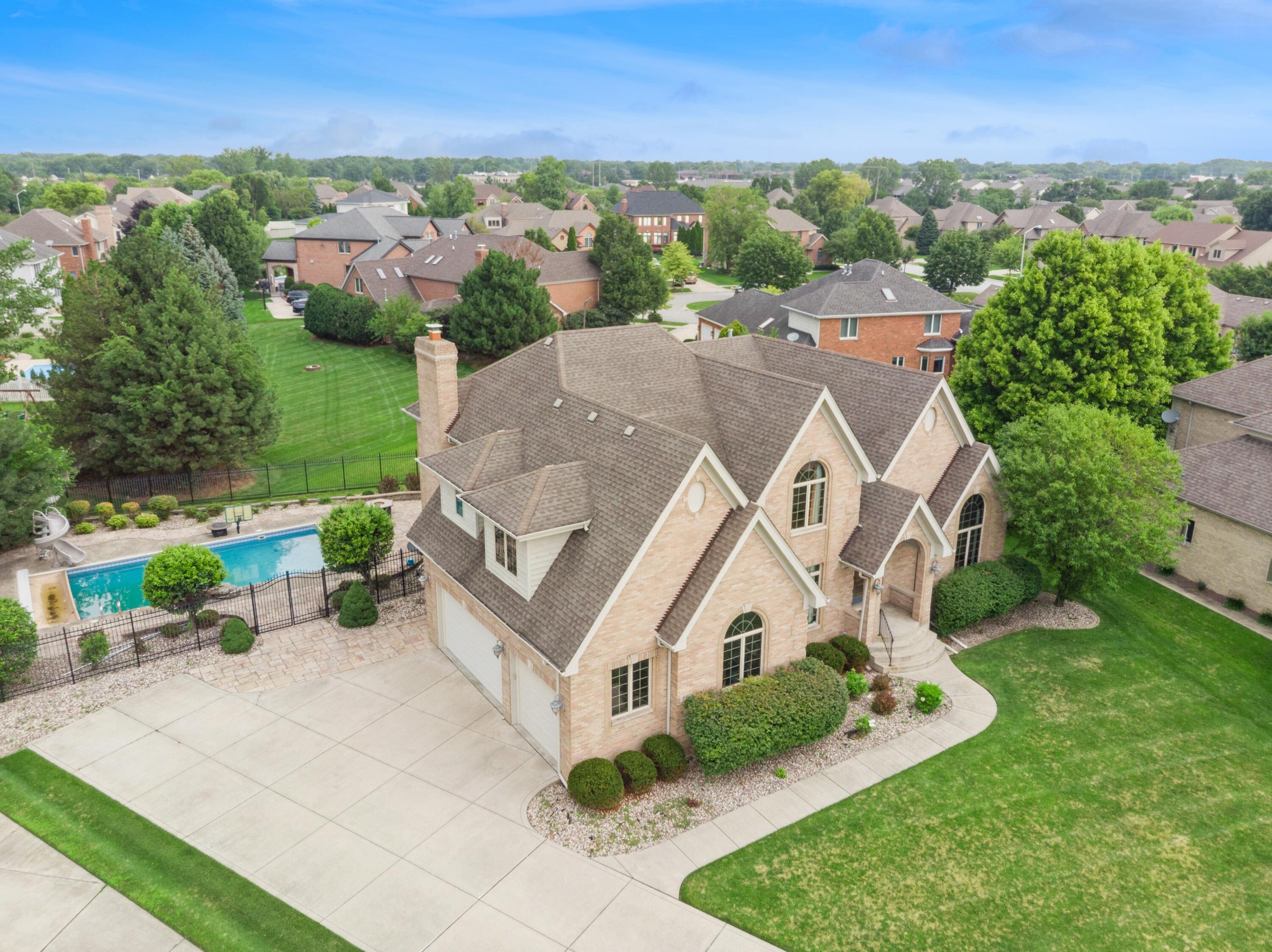 1913 Briarwood Circle