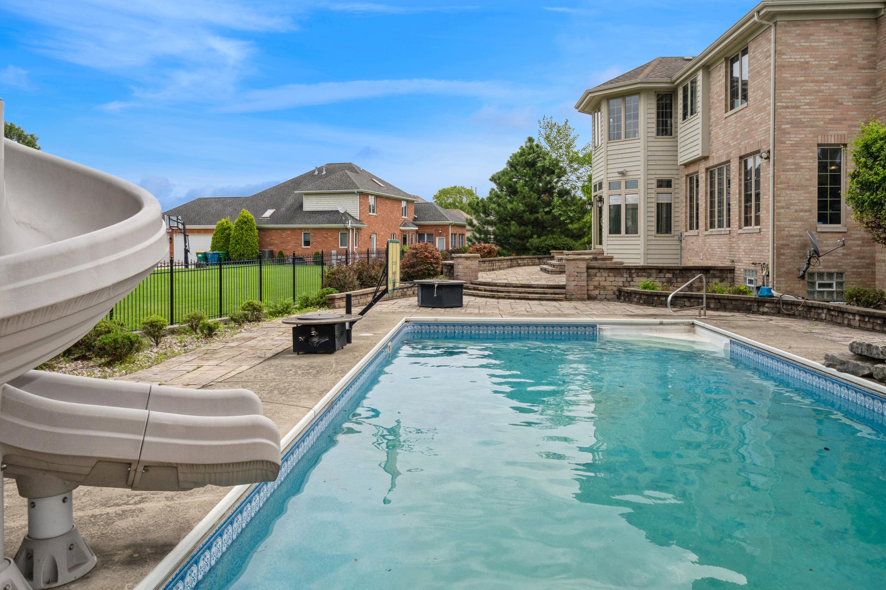 1913 Briarwood Circle