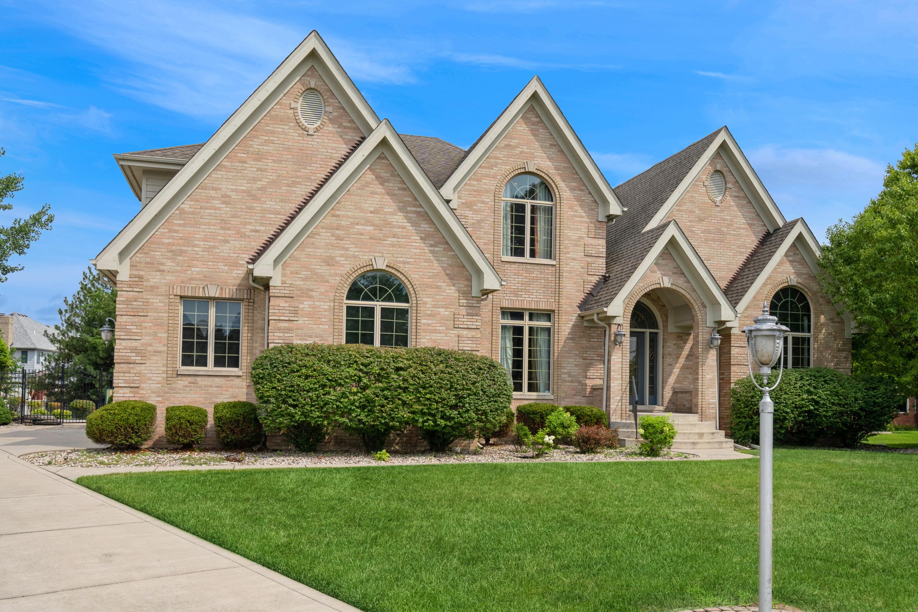 1913 Briarwood Circle