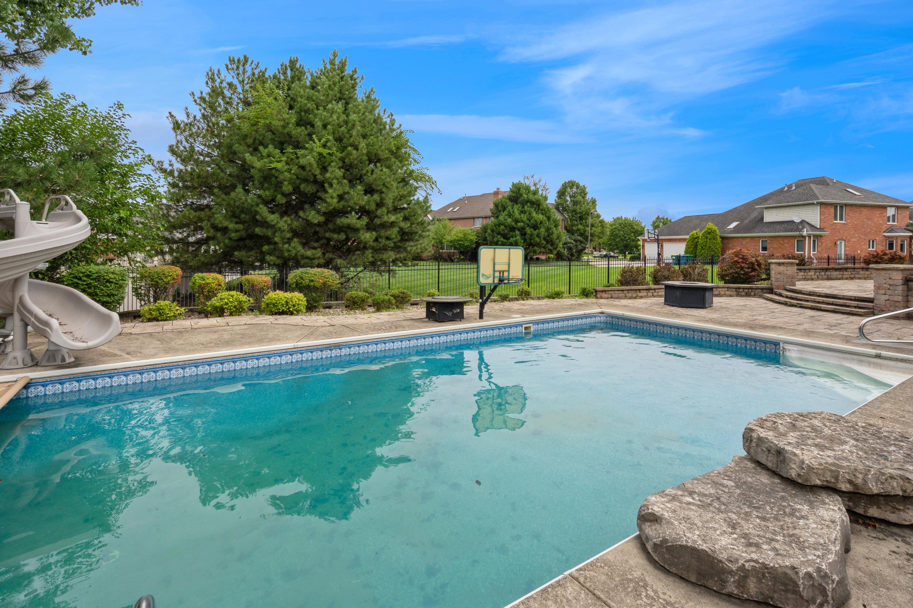 1913 Briarwood Circle