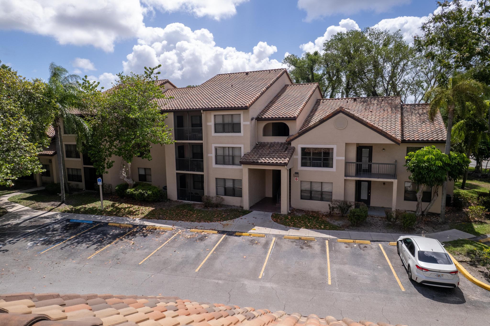 4201 W Mcnab Road 25