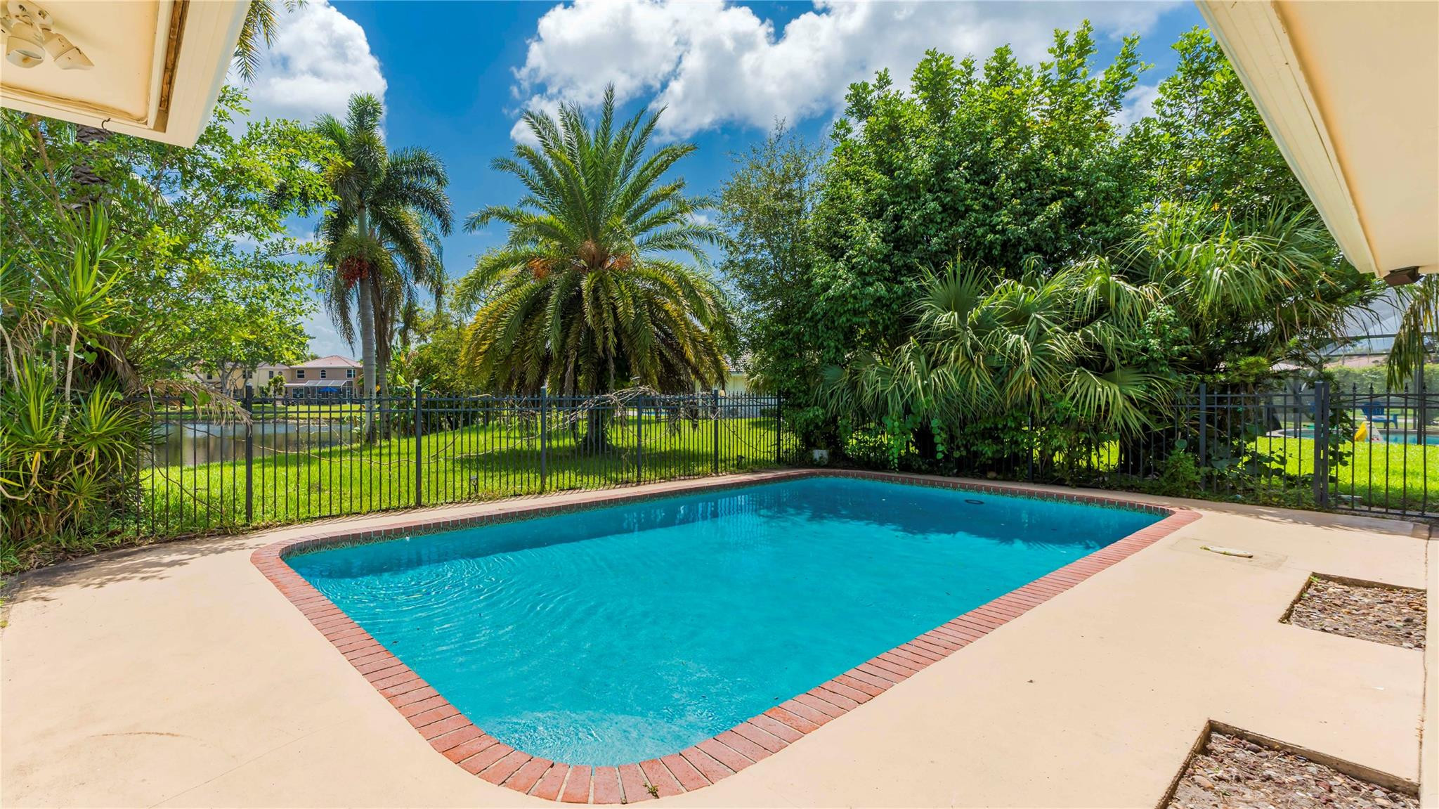 8592 NW 7th Street