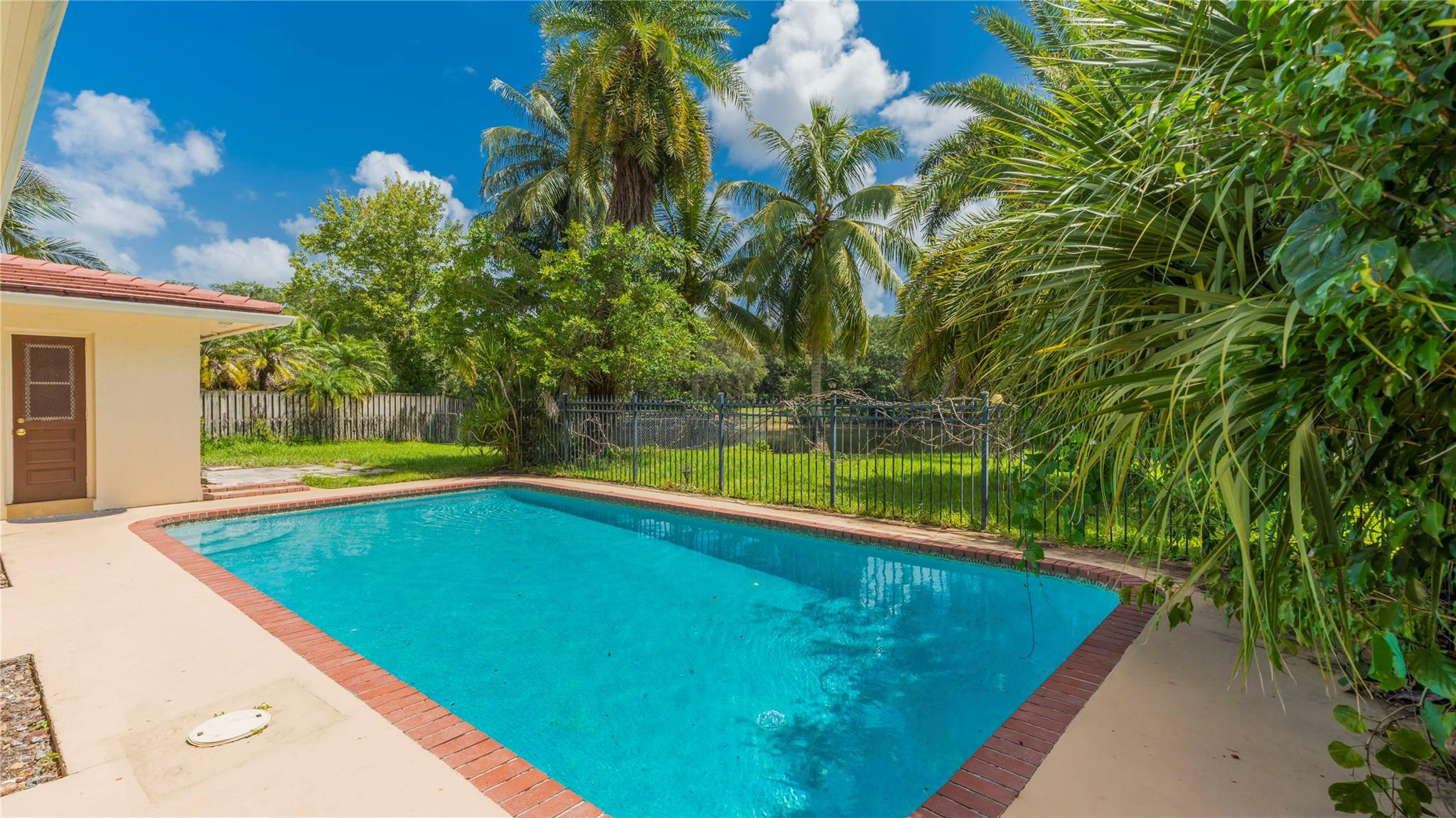 8592 NW 7th Street