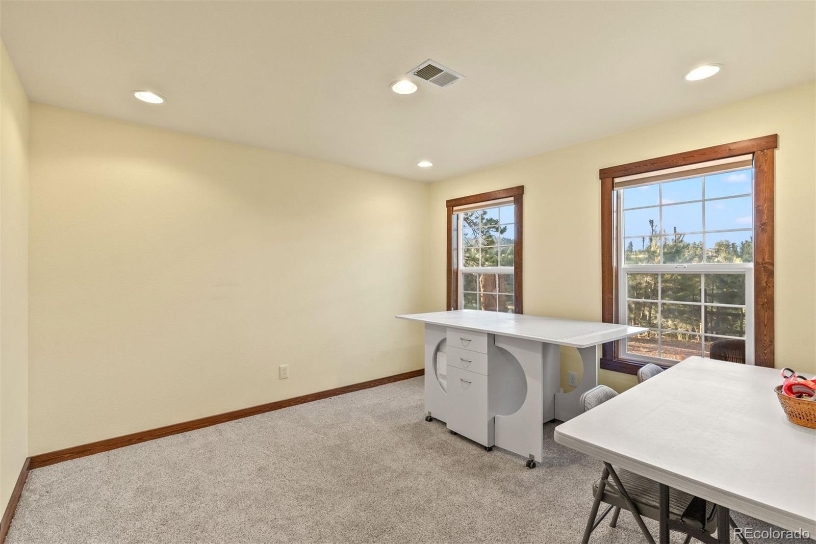 576 Bluebird Lane
