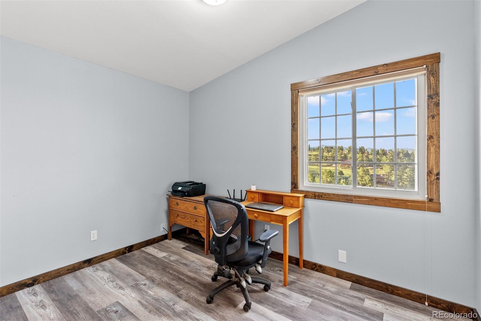 576 Bluebird Lane