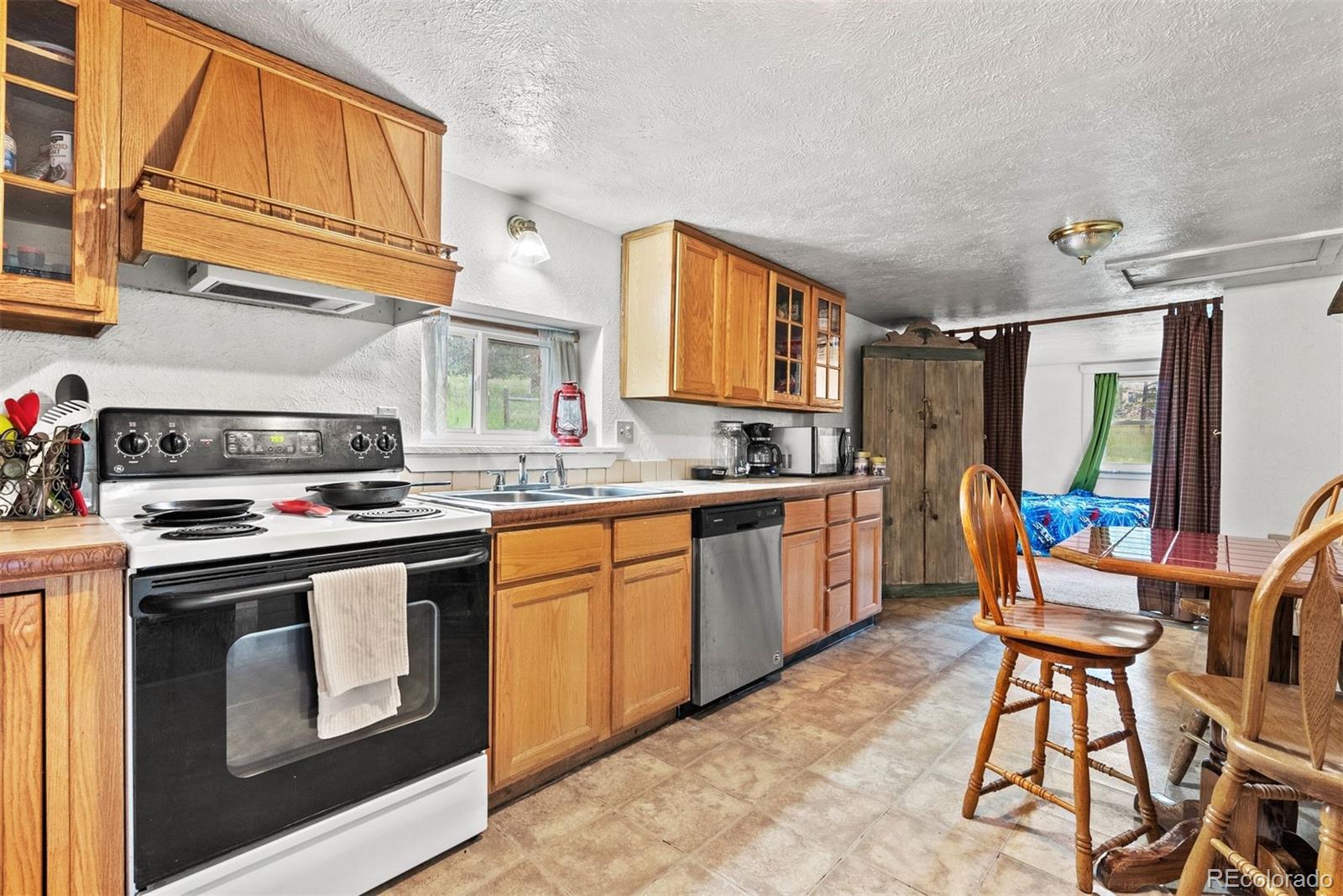 576 Bluebird Lane