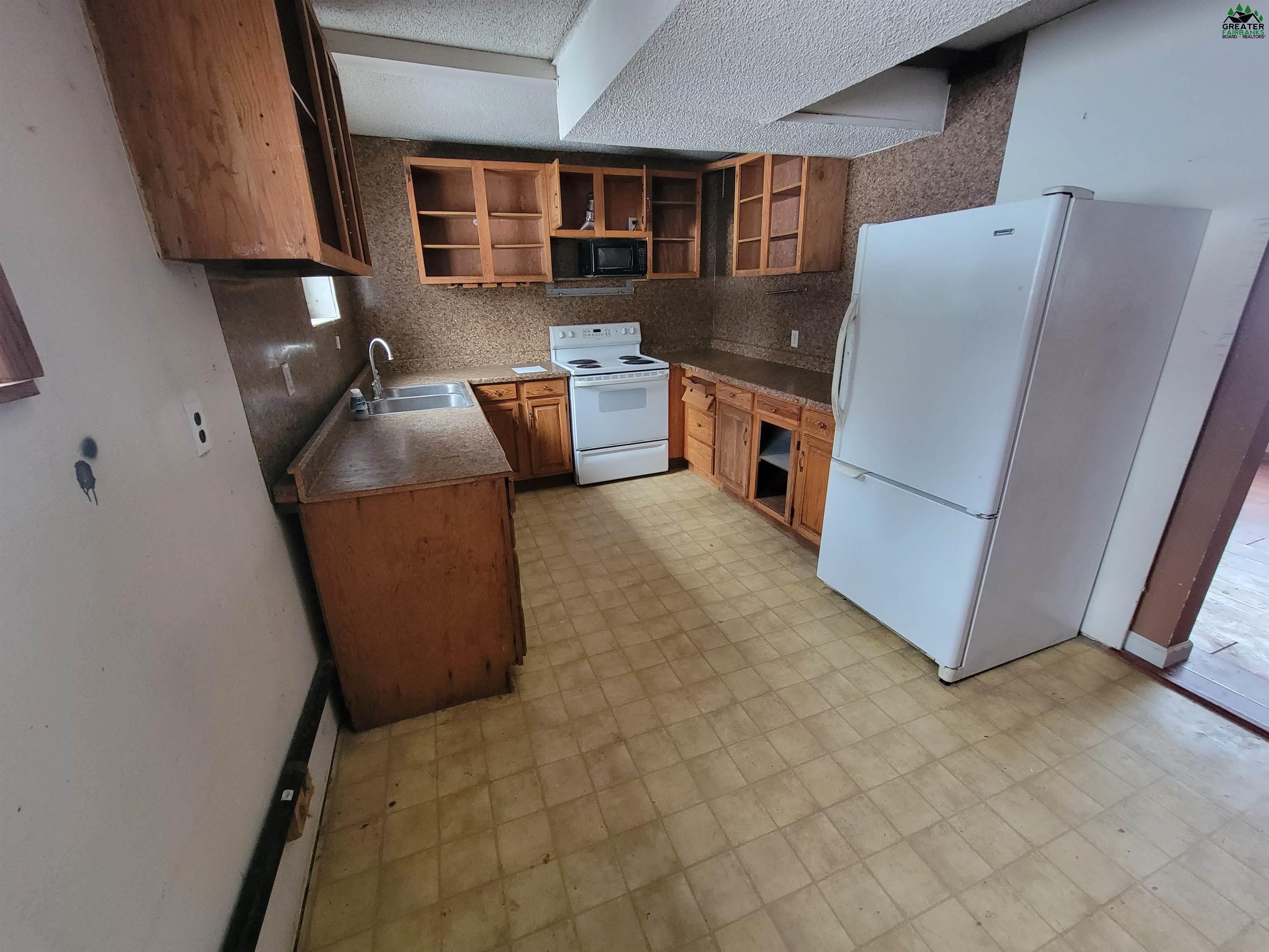 1282 HARTZOG LOOP