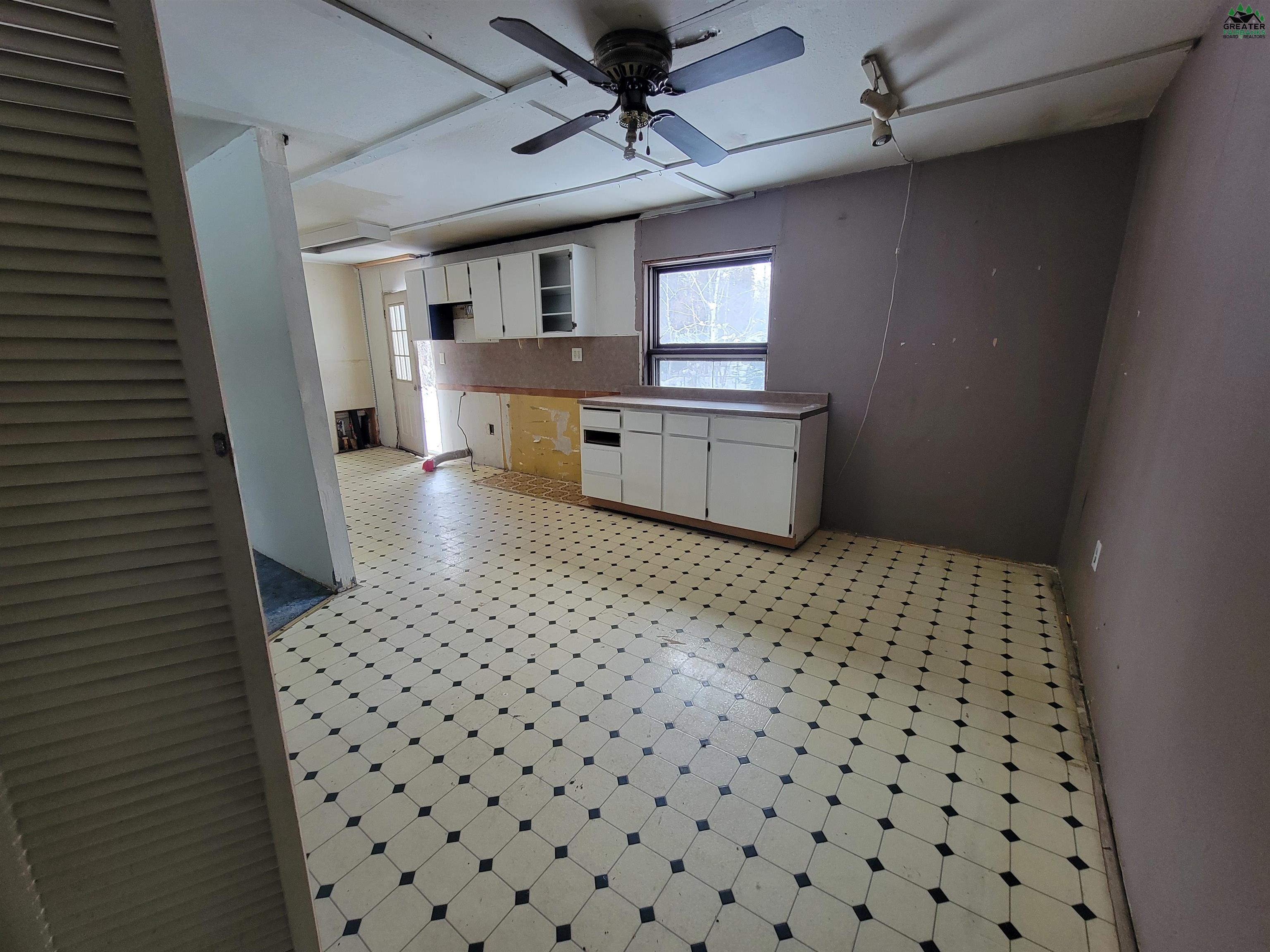 1282 HARTZOG LOOP