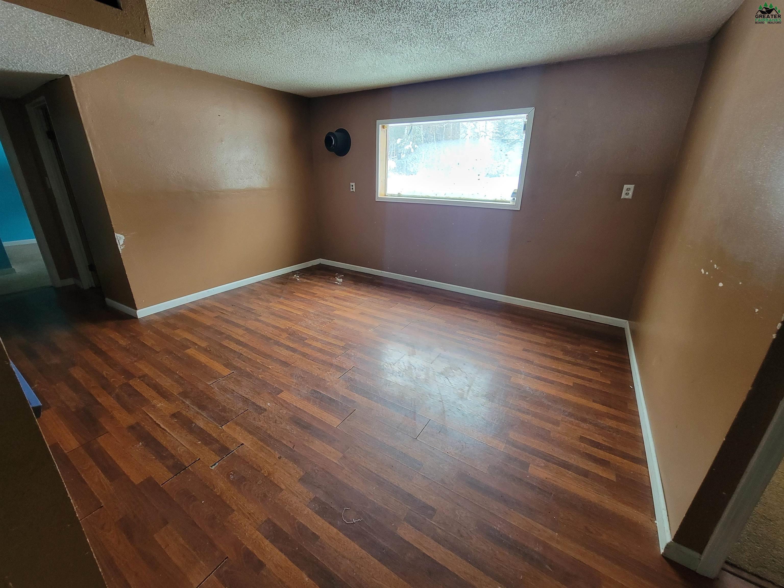 1282 HARTZOG LOOP