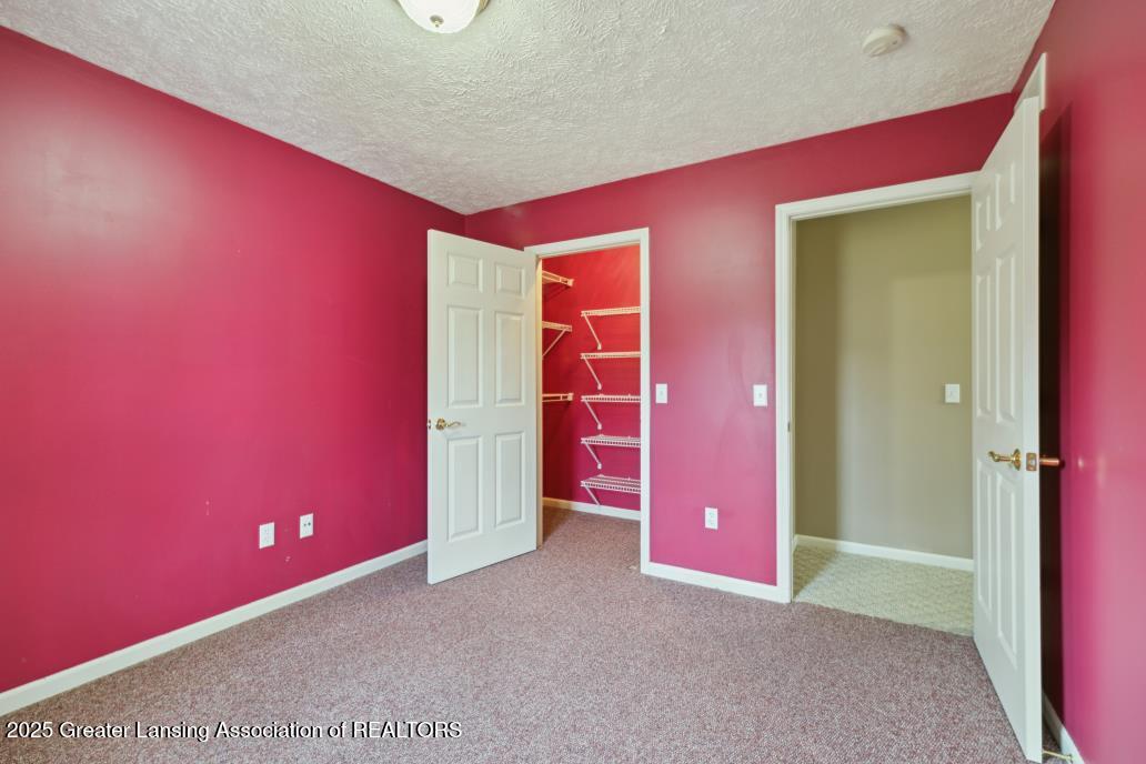 5215 N Hartel Road