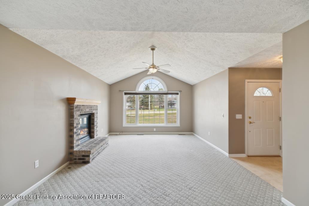 5215 N Hartel Road