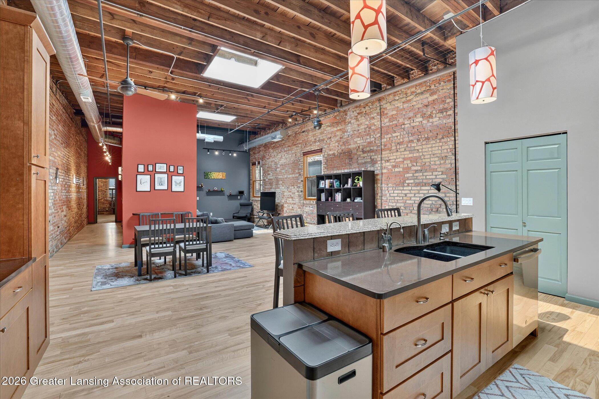 214 S Washington Square 4