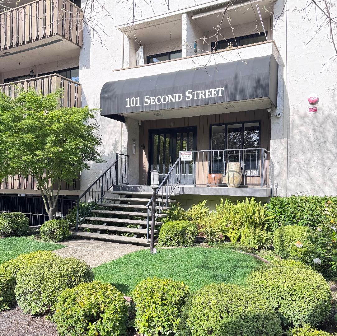 101 2nd ST 5