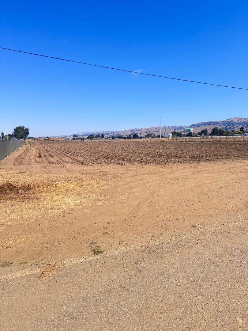 0 APN 835-07-018 and APN 835-07-019 Avenue