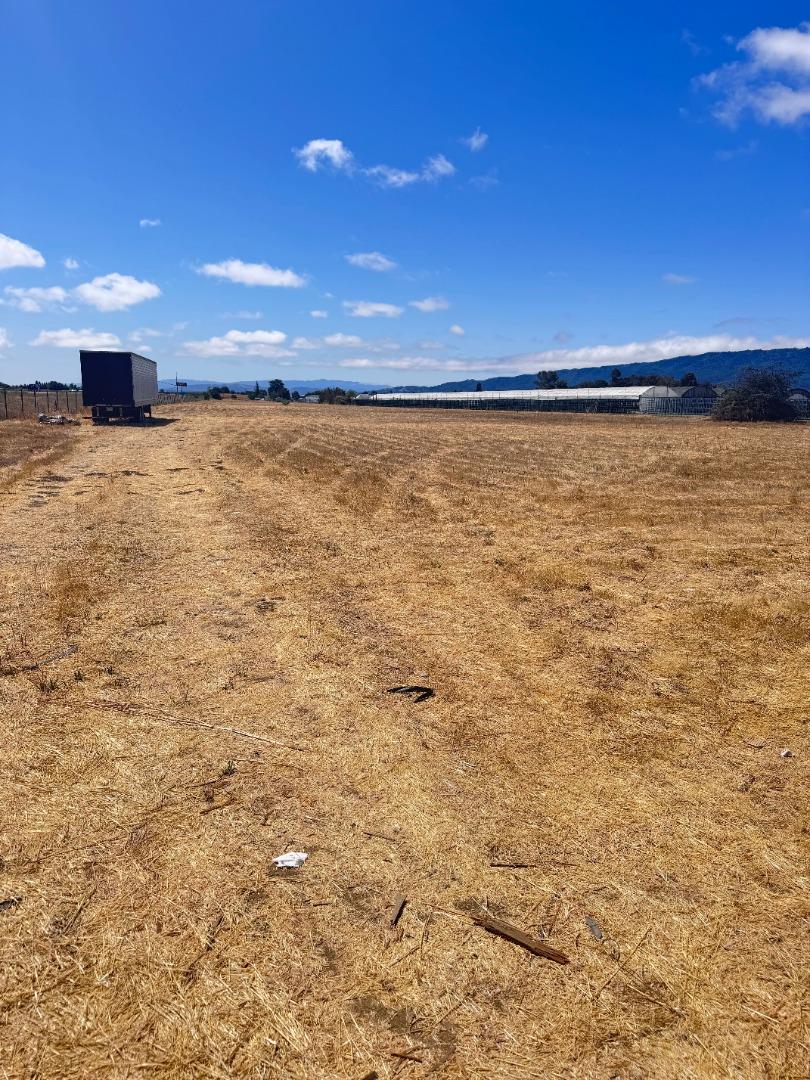 0 APN 835-07-018 and APN 835-07-019 Avenue