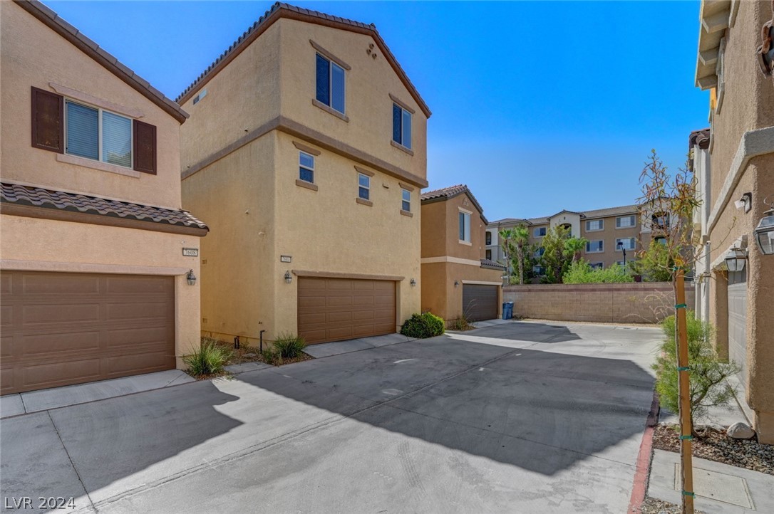 7604 Tiffany Lamp Court