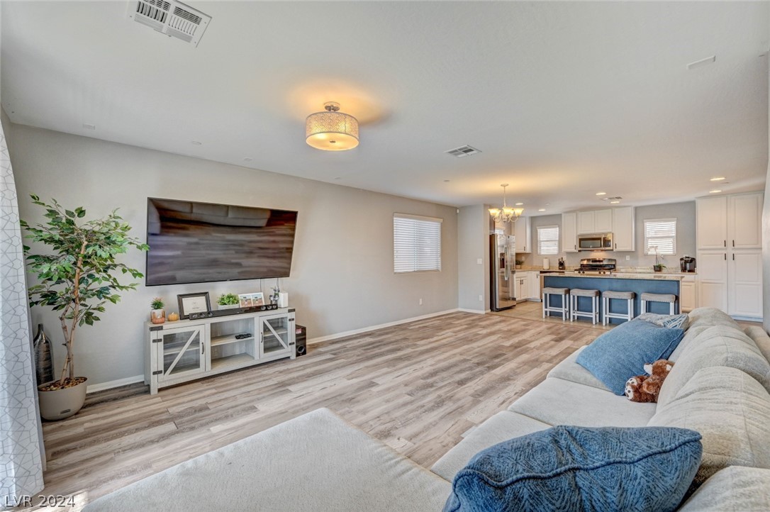 7604 Tiffany Lamp Court