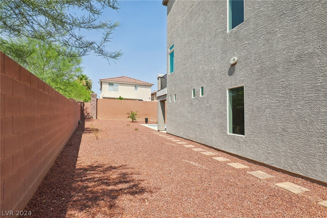 7695 Sandhaven Street