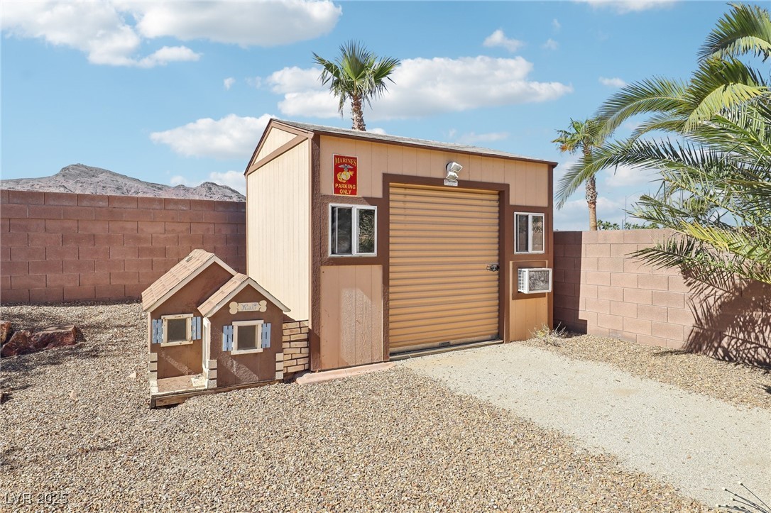 1011 Amber Gate Street