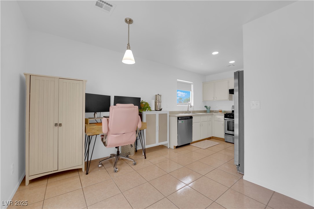 3102 Honeysuckle Avenue