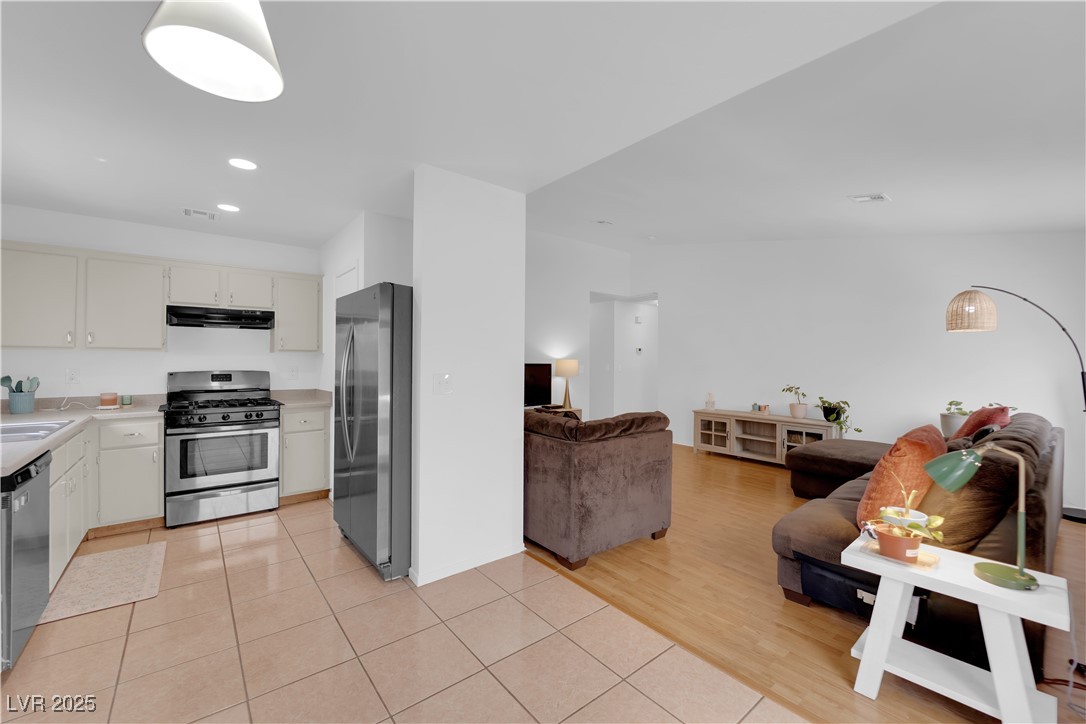 3102 Honeysuckle Avenue