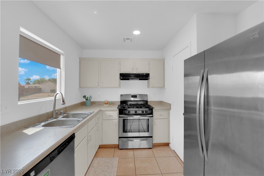3102 Honeysuckle Avenue