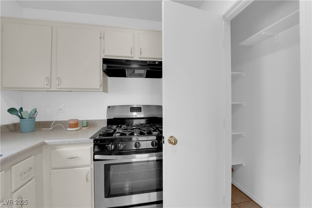 3102 Honeysuckle Avenue