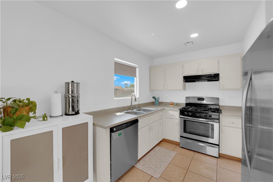 3102 Honeysuckle Avenue