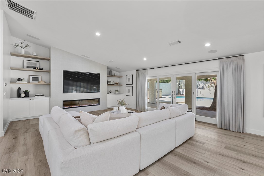 2250 Bowie Circle