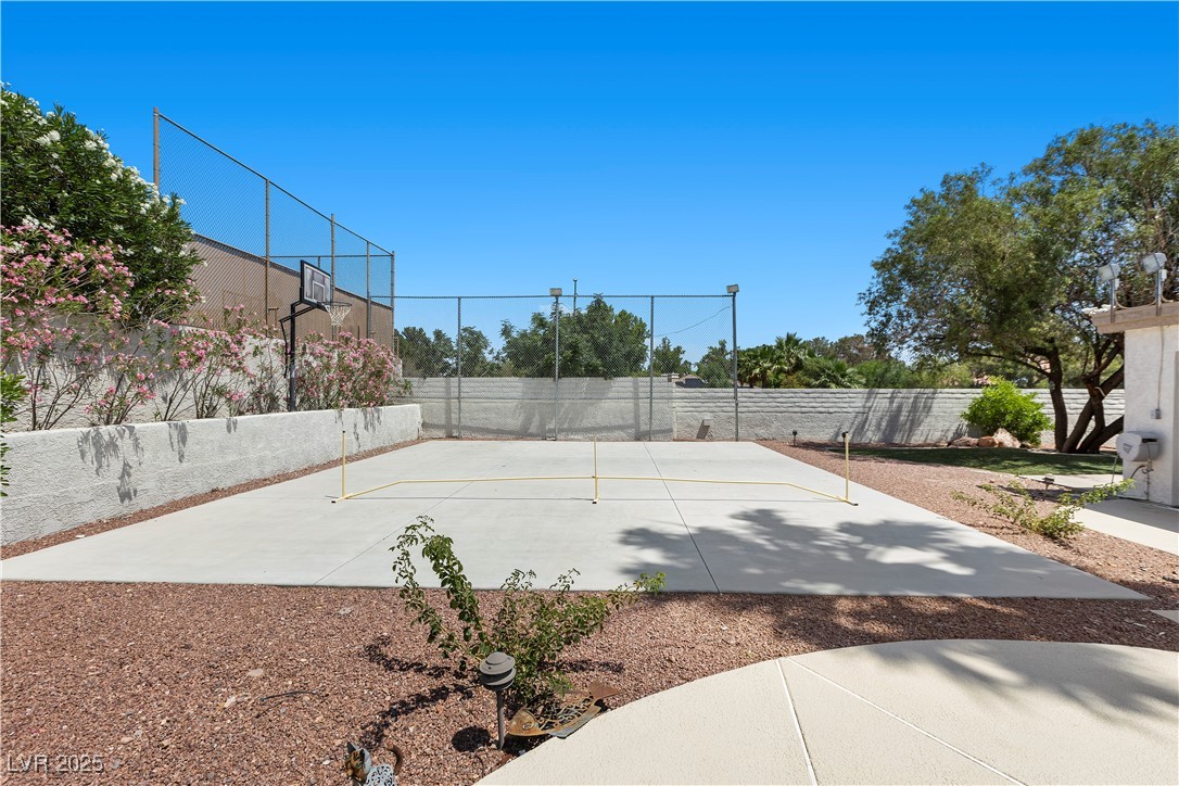 2250 Bowie Circle