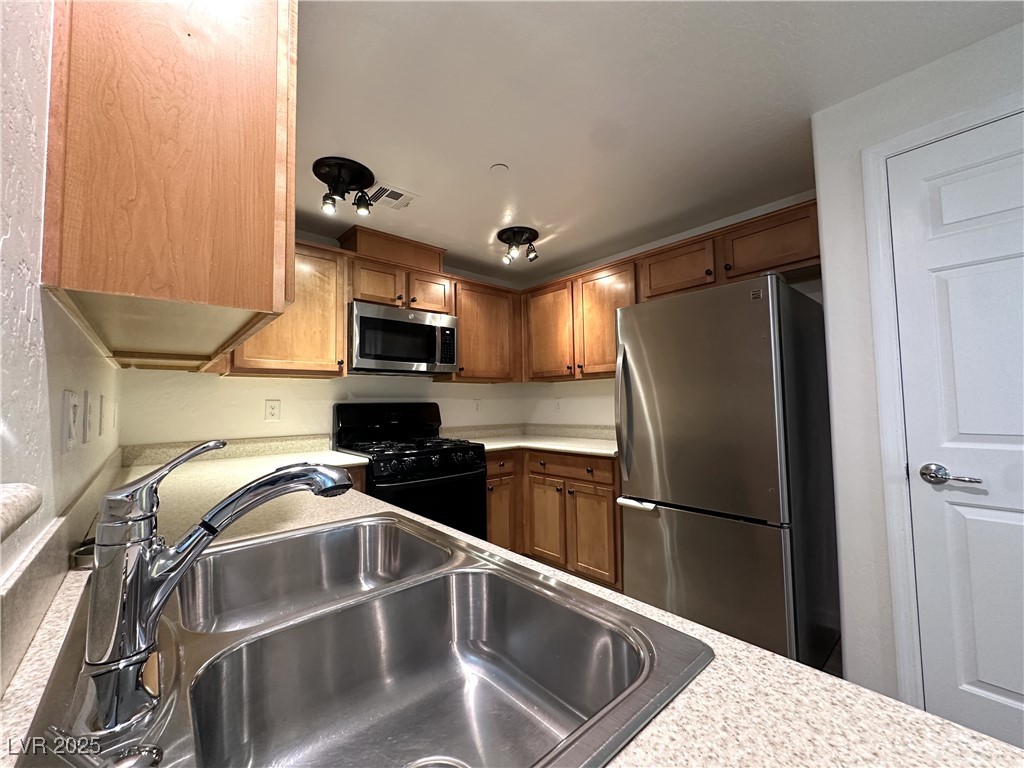 6868 Sky Pointe Drive 1118