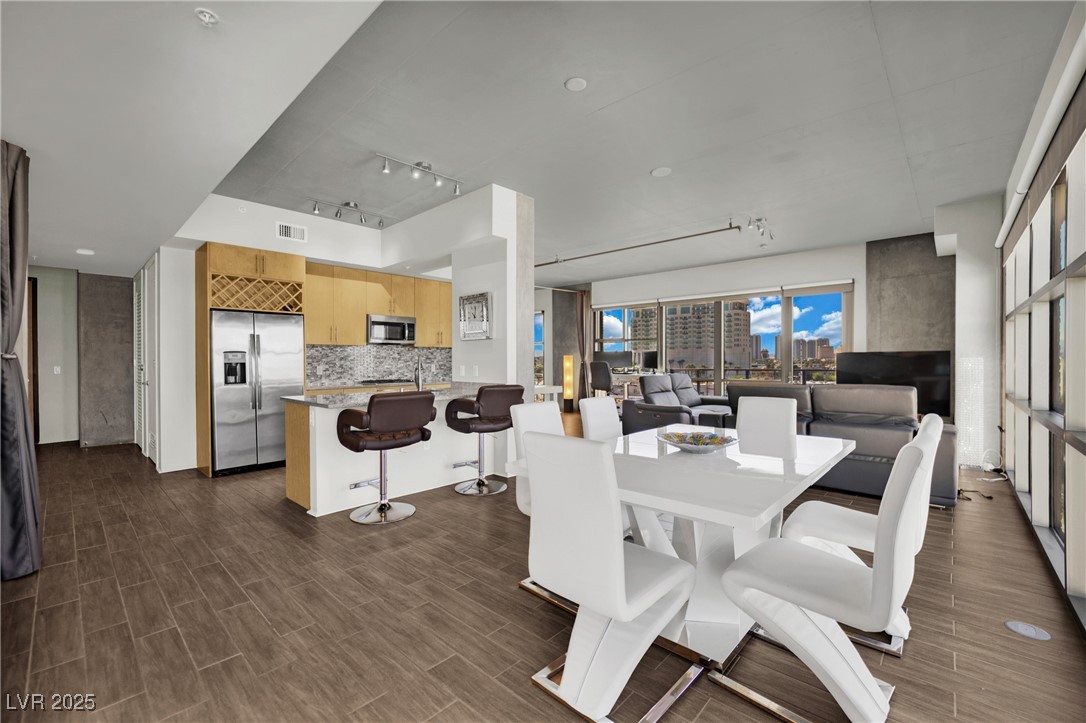 353 East Bonneville Avenue 626