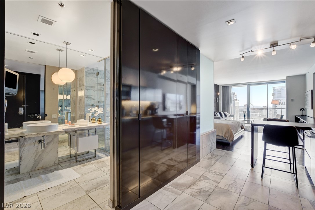 4381 West Flamingo Road 2920