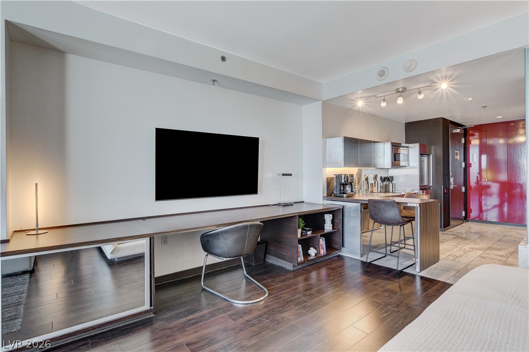 4381 West Flamingo Road 2920