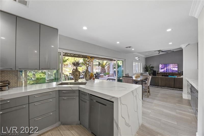 21 Woodcarver Street