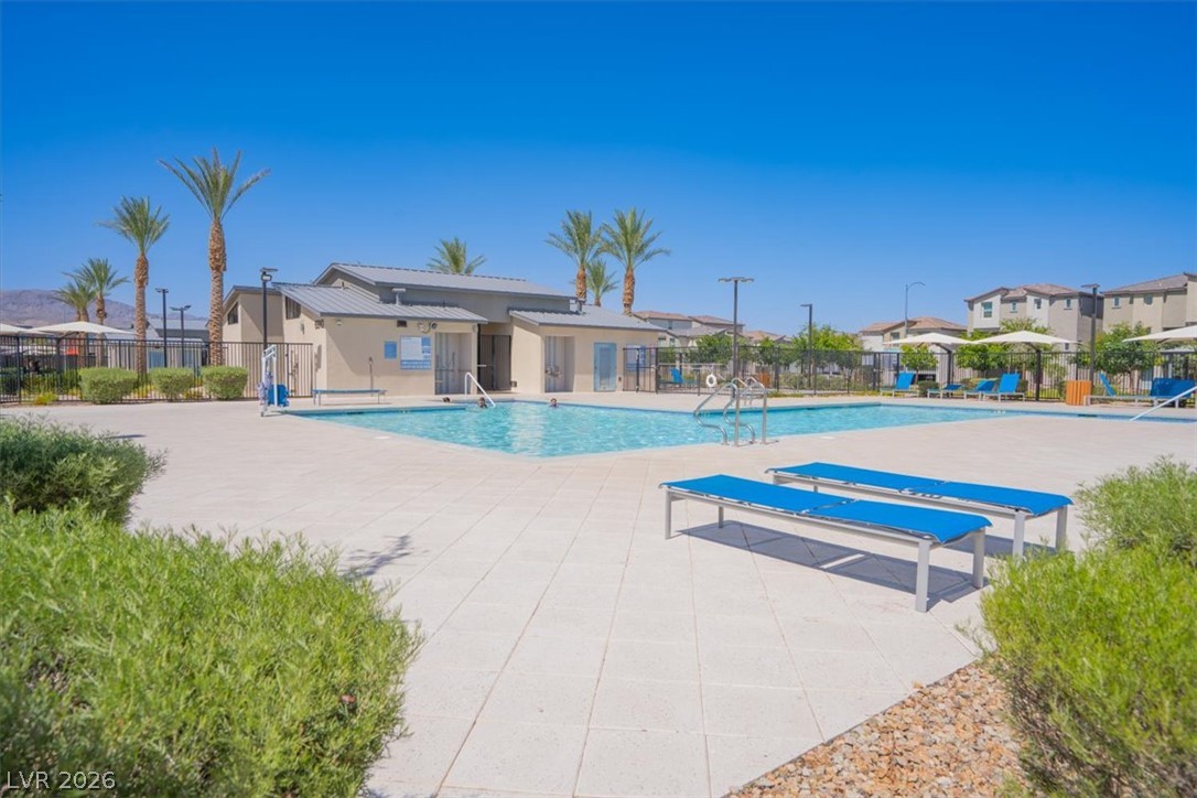 6940 Skyline Blue Street