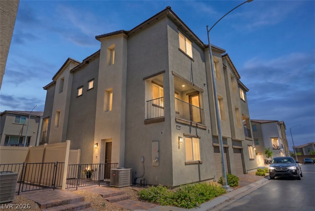 6940 Skyline Blue Street