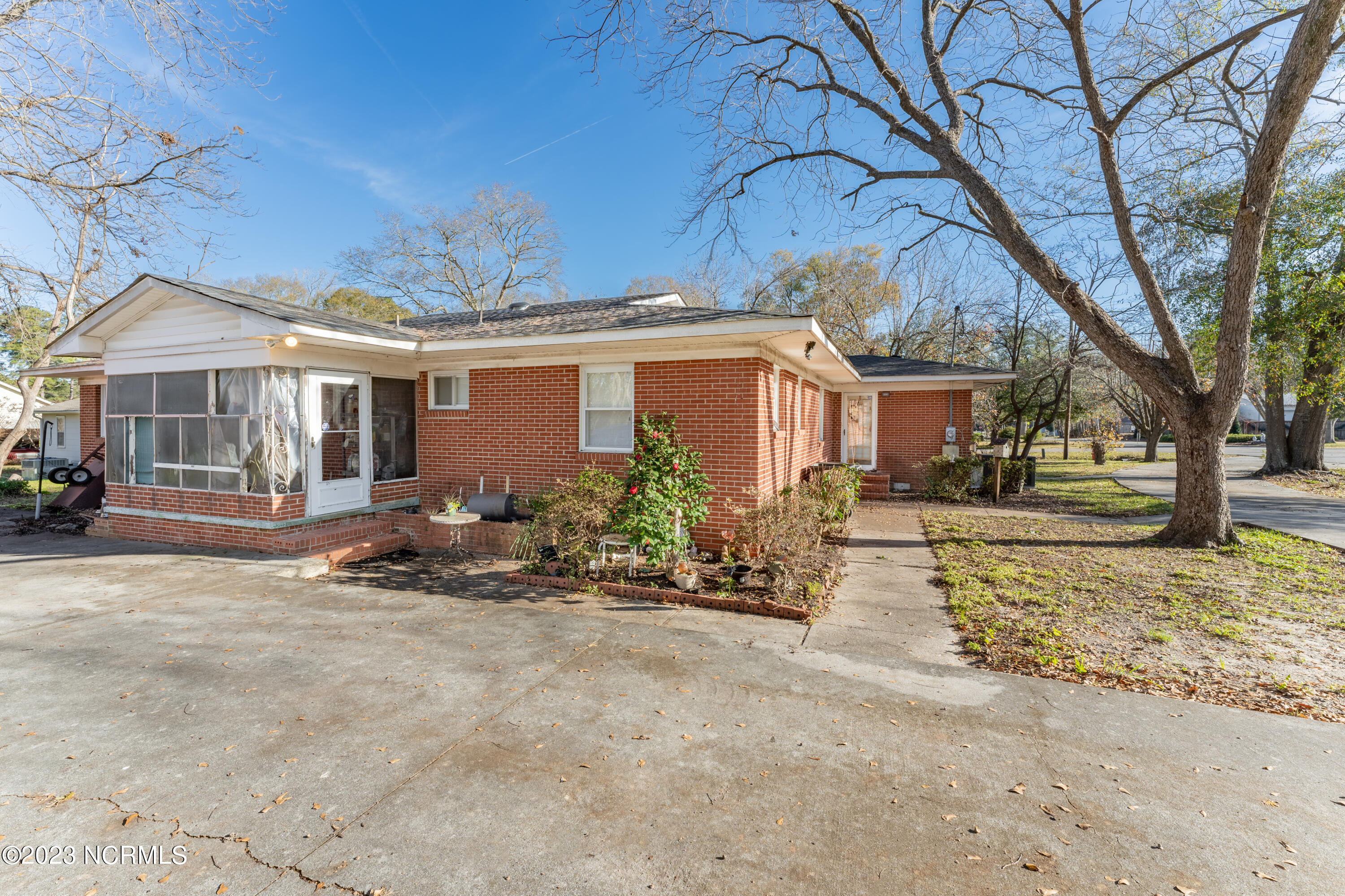 303 N Cowan Street