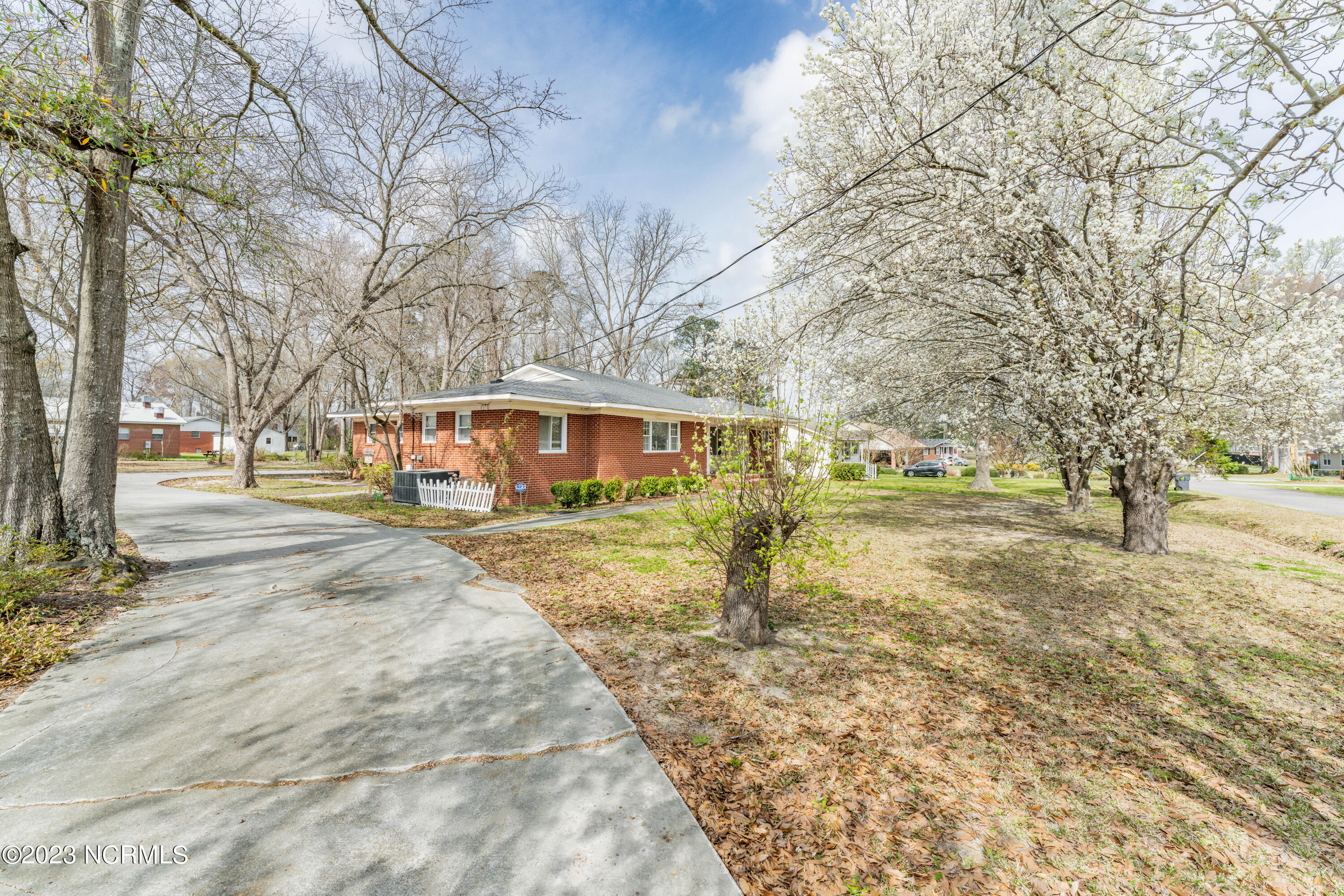 303 N Cowan Street