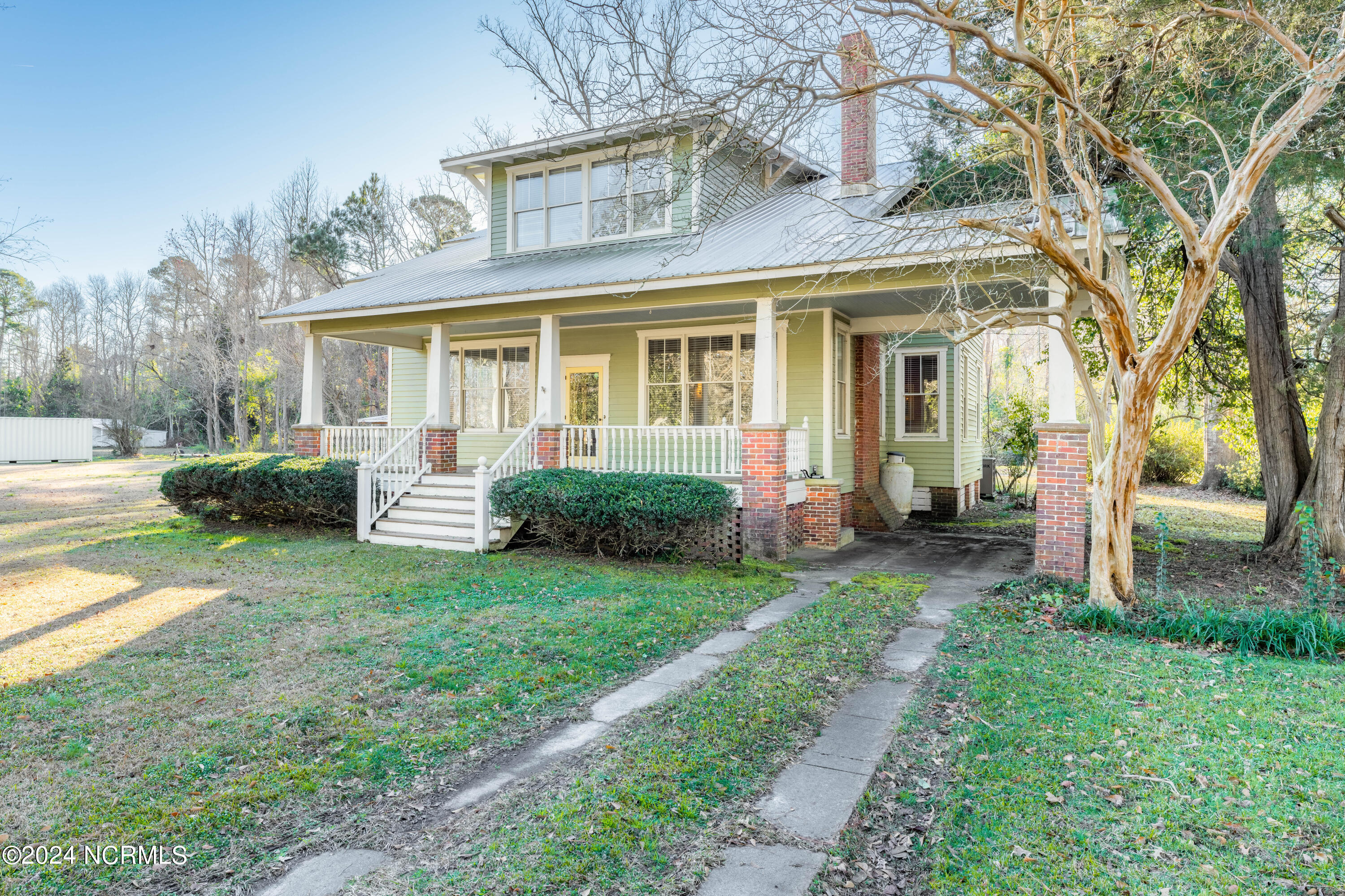 405 Carr Avenue