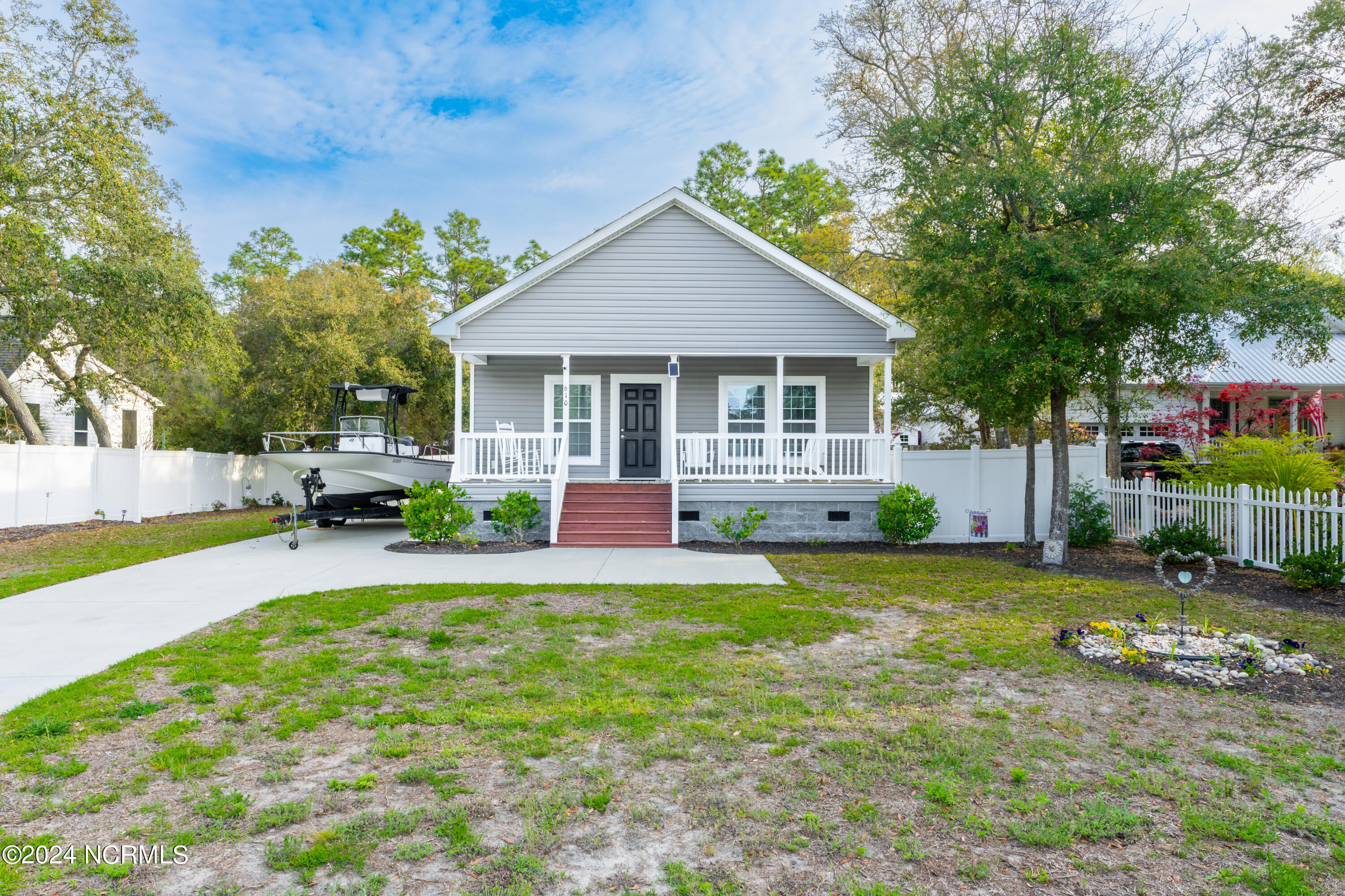 610 N Fodale Avenue