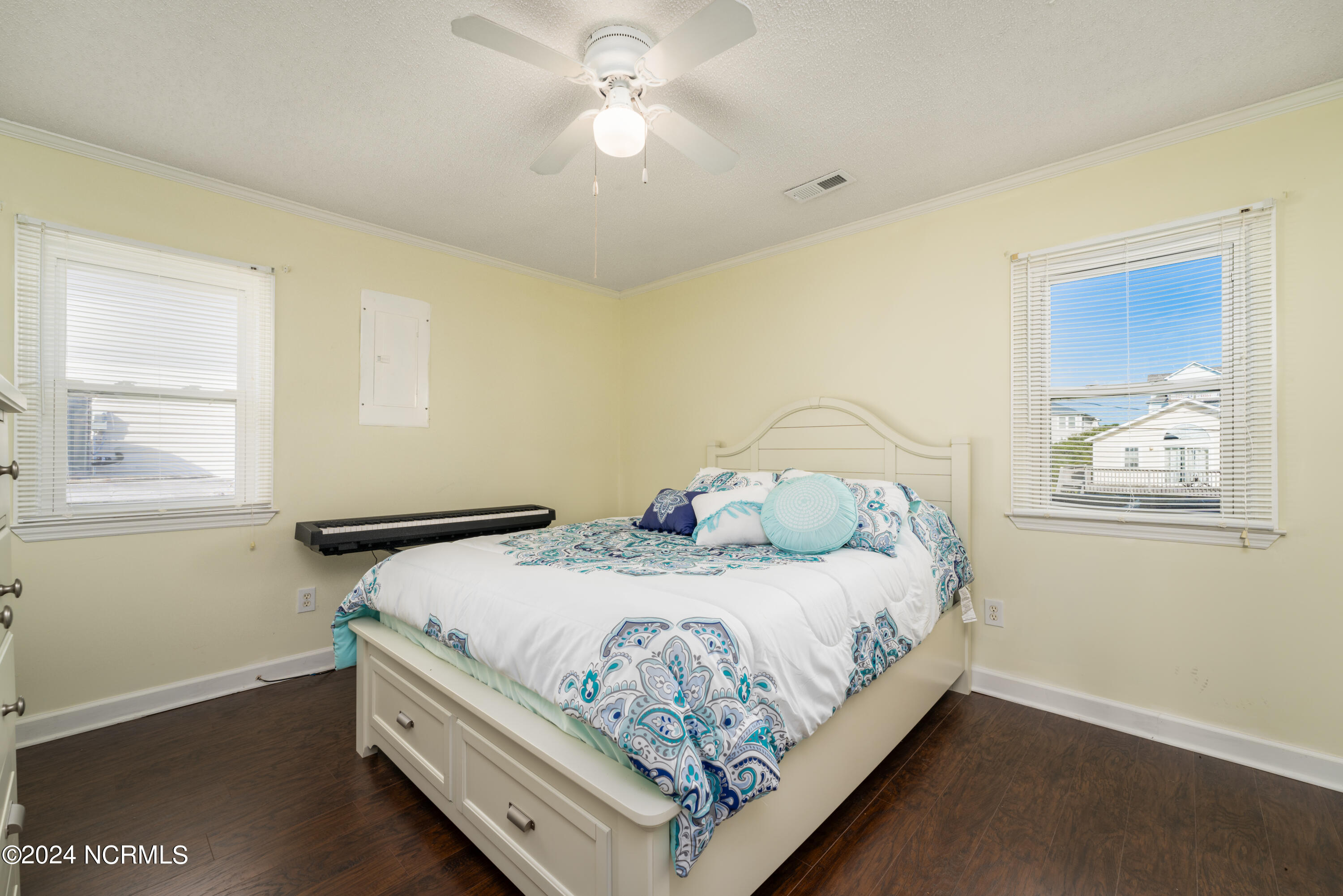 1006 N Topsail Drive